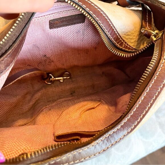 Dooney and Bourke beige leather shoulder bag - Picture 3 of 4